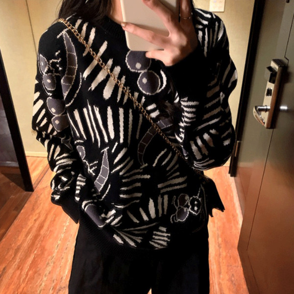 Pulover lung de damă în roșu și negru