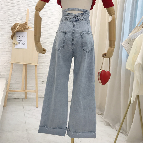 Blugi de dama moderni model lat cu talie inalta intr-o culoare deschisa