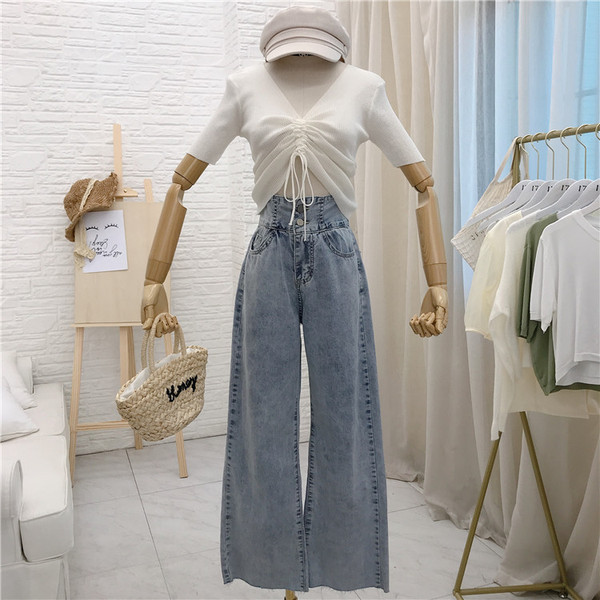 Blugi de dama moderni model lat cu talie inalta intr-o culoare deschisa