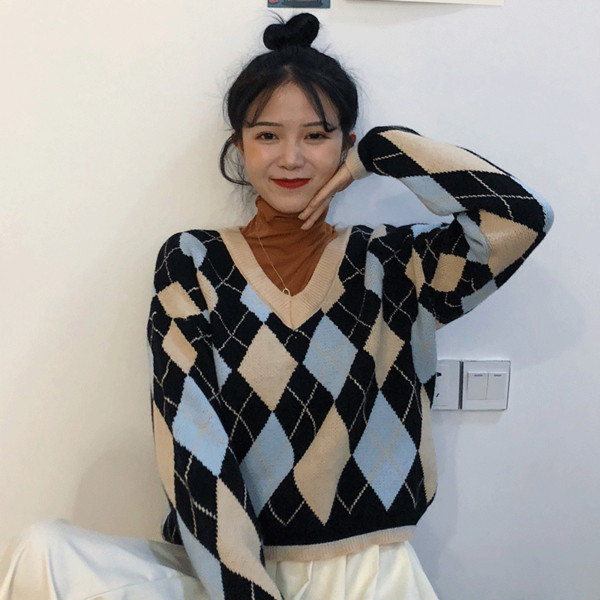 Bluză casual de damă cu decolteu spitz și mâneci lungi