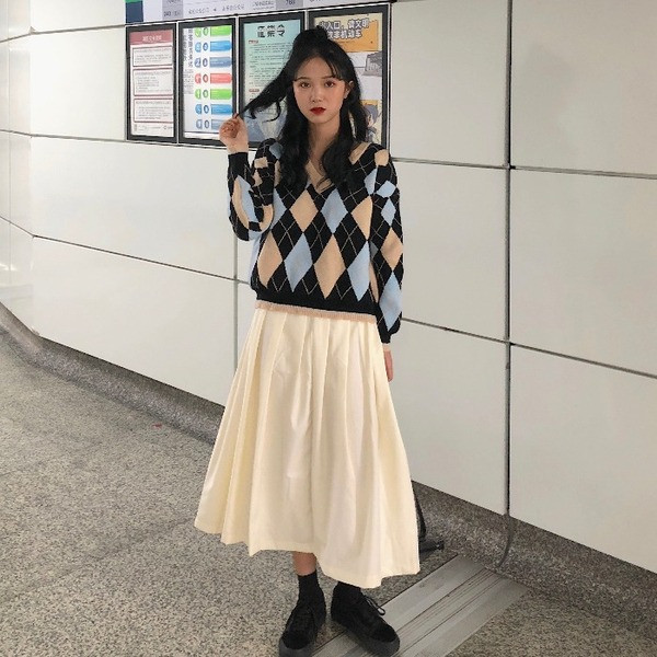 Bluză casual de damă cu decolteu spitz și mâneci lungi