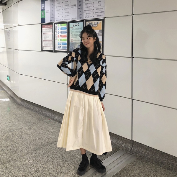 Bluză casual de damă cu decolteu spitz și mâneci lungi