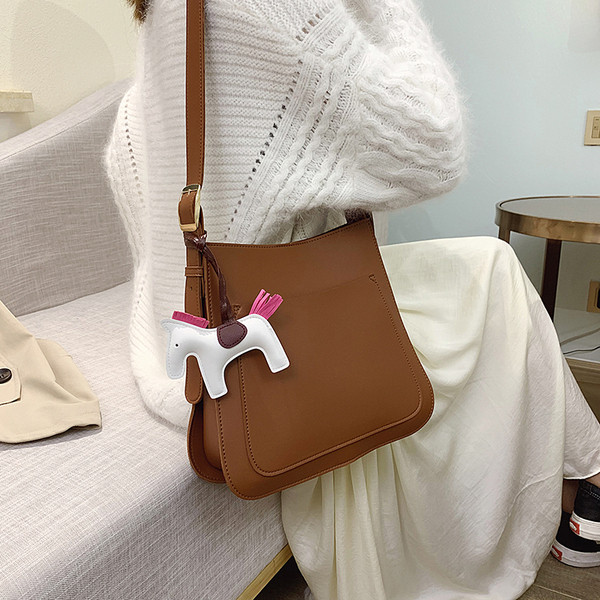 Női bőr táska kiegészítővel több színben