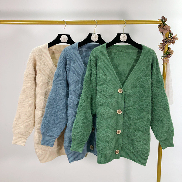 Vesta casual cu nasturi si decolteu adanc in trei culori