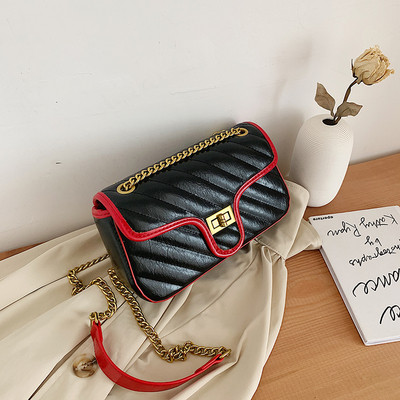 Modern női táska lánccal és fém csattal több színben