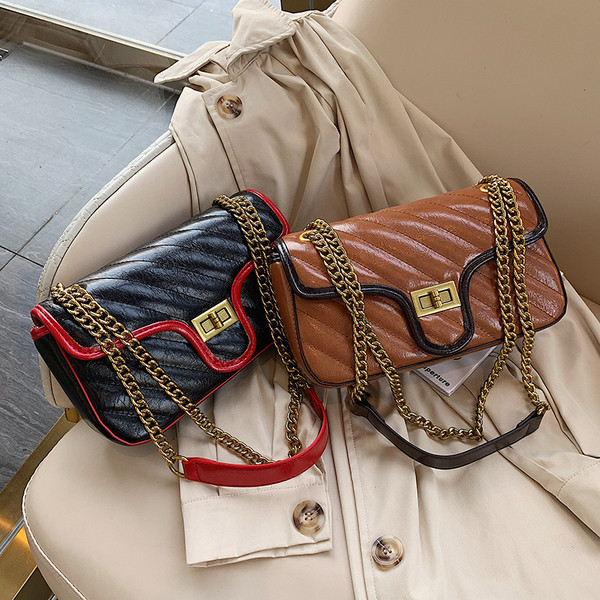 Modern női táska lánccal és fém csattal több színben