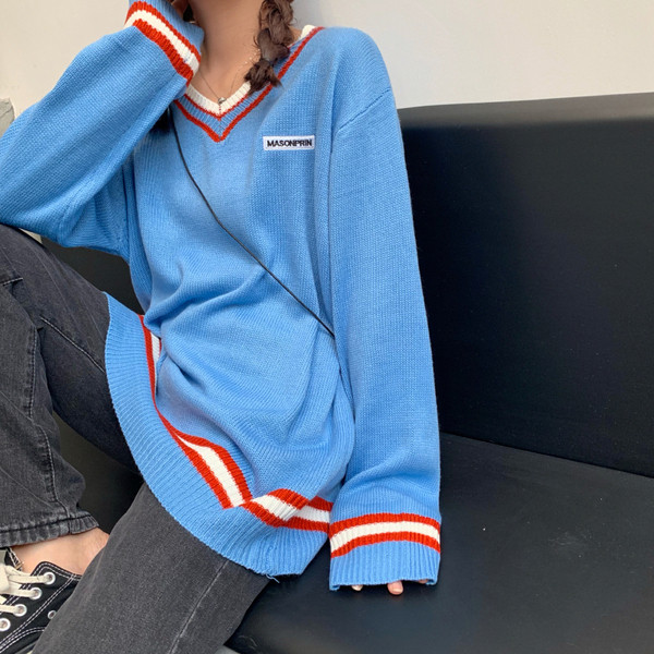 Bluză largă de damă cu decolteu spitz în galben albastru și violet