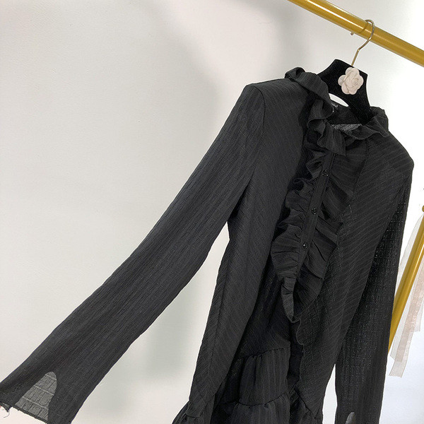 Cămașă lungă neagră cu mâneci lungi și nasturi