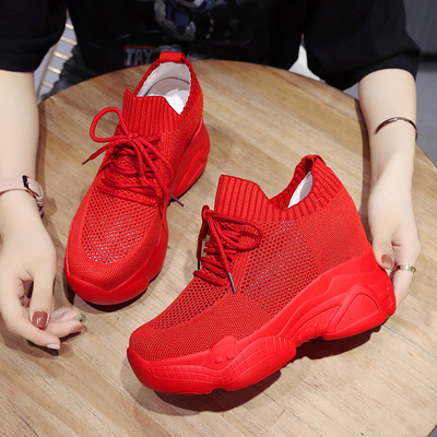 Női tornacipő magas talppal és fűzővel, többféle színben