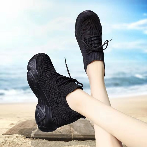 Női tornacipő magas talppal és fűzővel, többféle színben