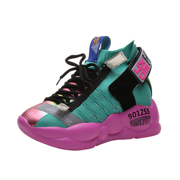 Modern női tornacipő durva és színes talppal