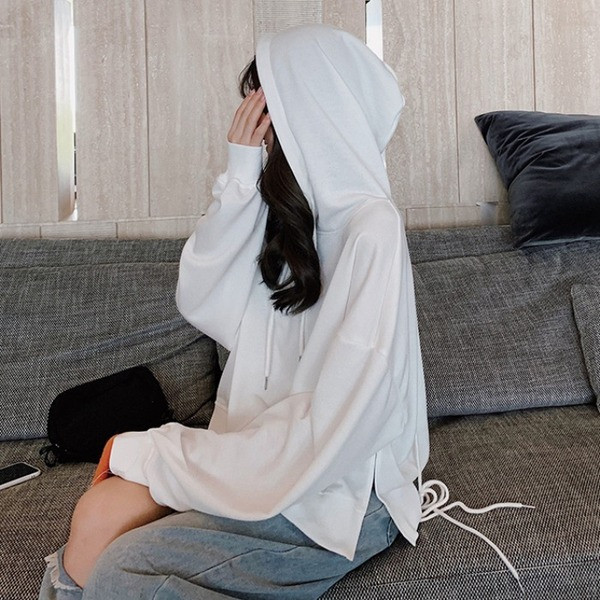 Női pulóver három színben nyakkendővel és kapucnival