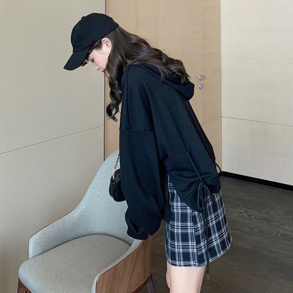 Női pulóver három színben nyakkendővel és kapucnival