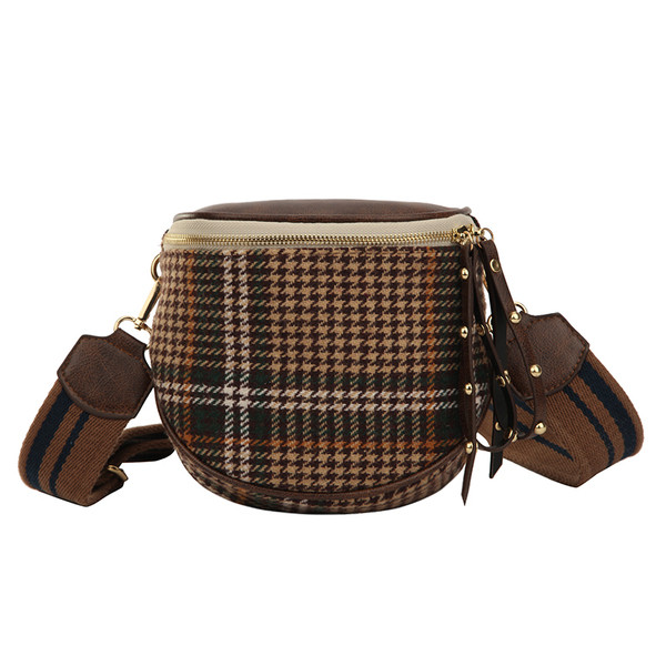 Kockás női válltáska