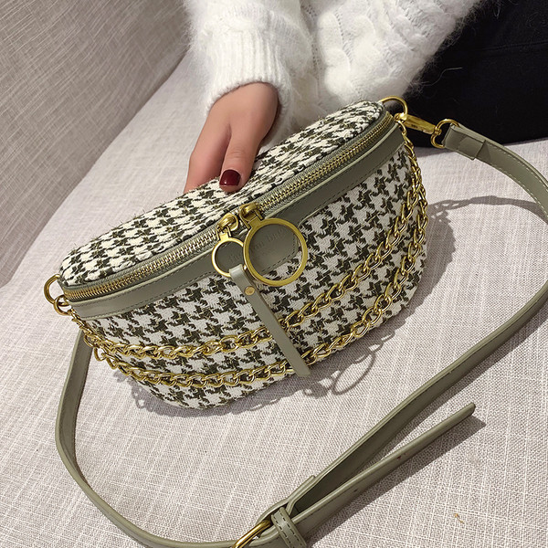 Női kockás táska fém elemekkel és cipzárral több színben