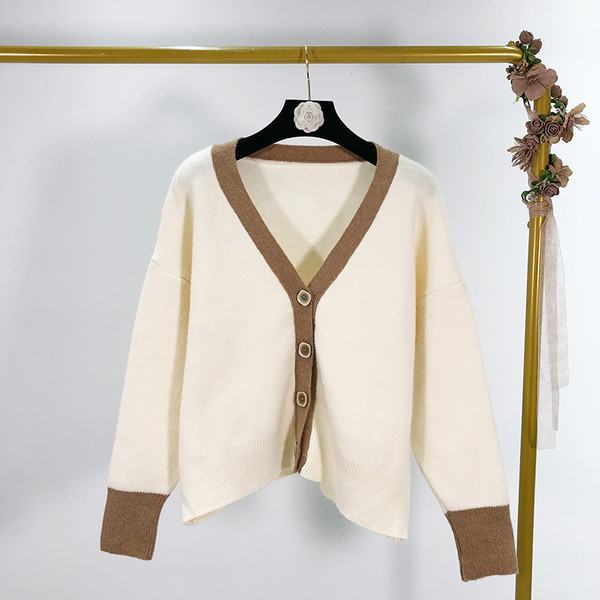 Vesta scurta de dama cu decolteu spitz si maneci lungi