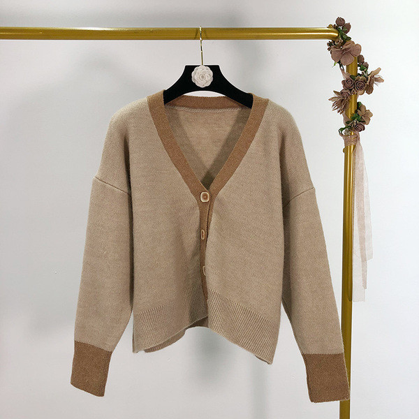 Vesta scurta de dama cu decolteu spitz si maneci lungi