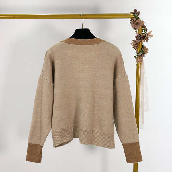 Vesta scurta de dama cu decolteu spitz si maneci lungi