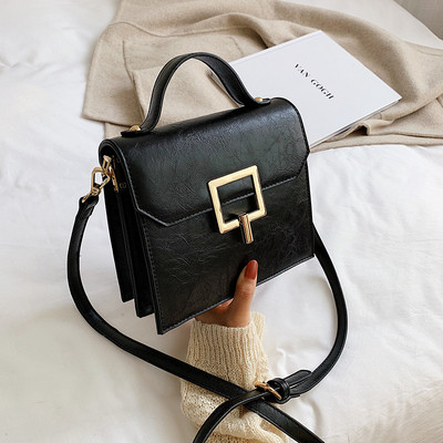 Modern női táska fém rögzítéssel és két füllel