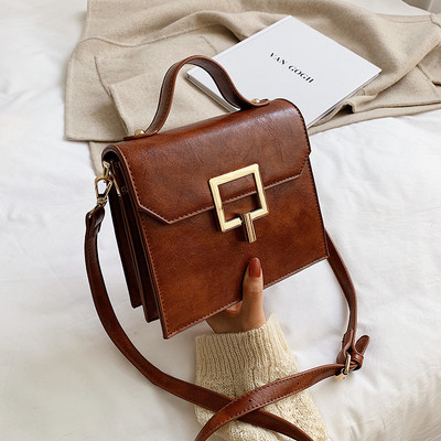 Modern női táska fém rögzítéssel és két füllel