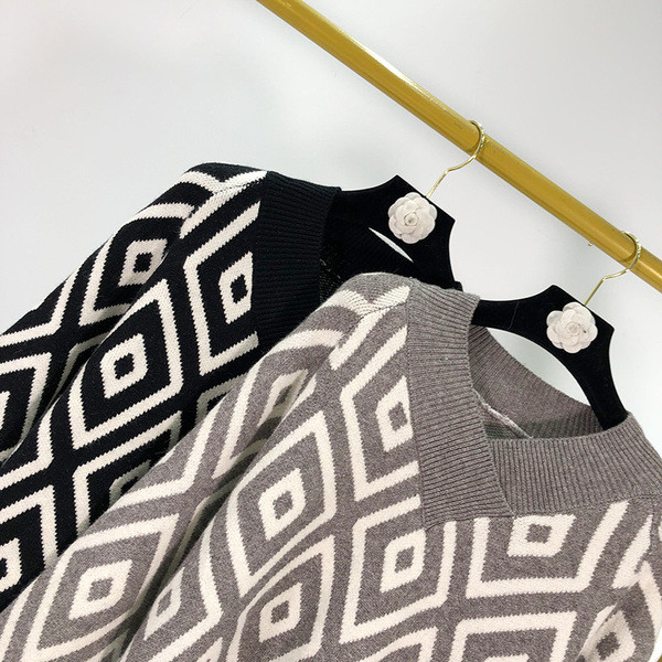 Pulover casual in gri si negru cu model