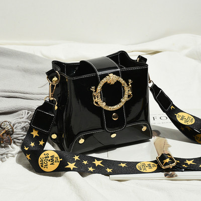 Geantă de damă elegantă, cu mâner lung și cataramă