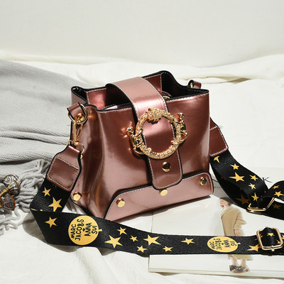 Geantă de damă elegantă, cu mâner lung și cataramă