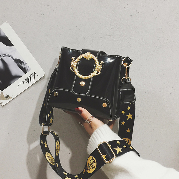 Geantă de damă elegantă, cu mâner lung și cataramă