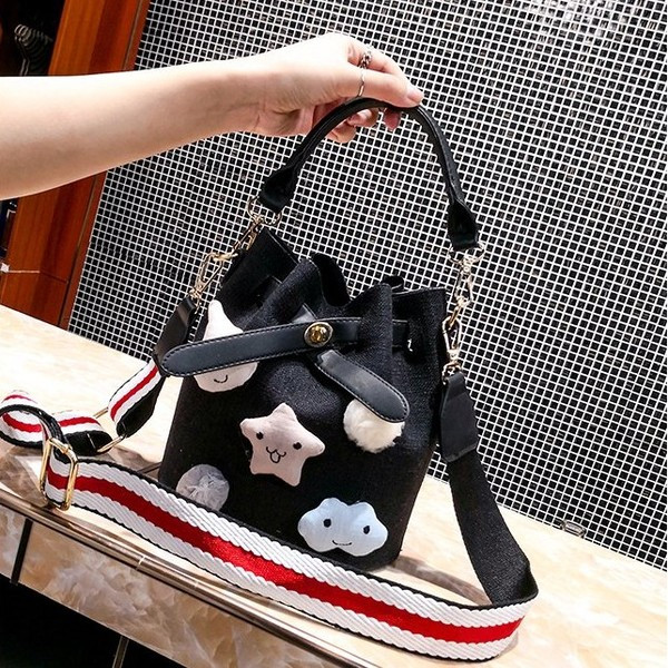 Női táska típusú táska rövid és hosszú füllel, fekete és bézs színben