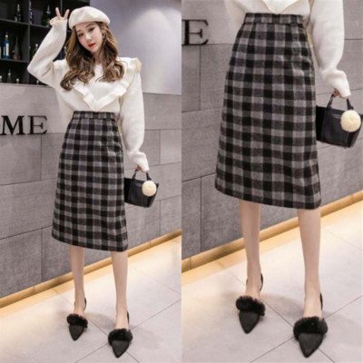 Modern női kockás szoknya barna és fekete színben