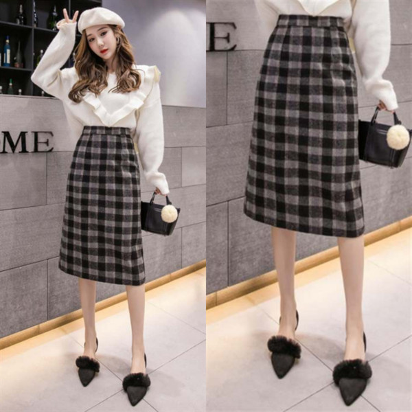 Modern női kockás szoknya barna és fekete színben