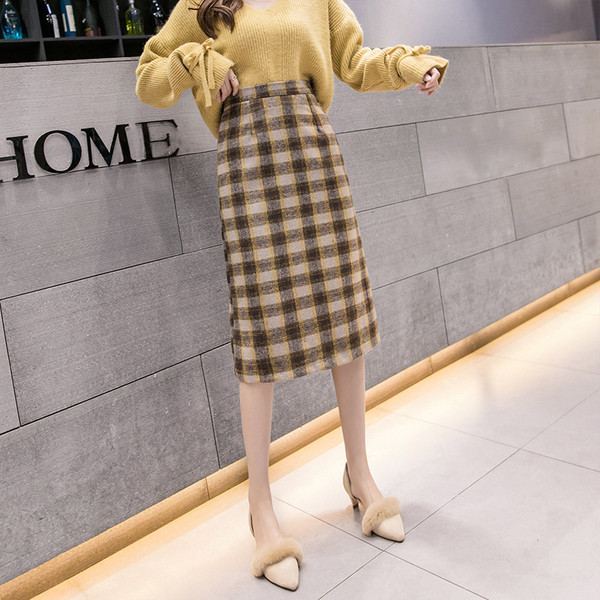 Modern női kockás szoknya barna és fekete színben