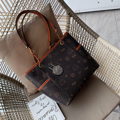 Modern női táska cipzárral, két színben