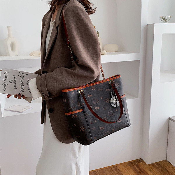 Modern női táska cipzárral, két színben