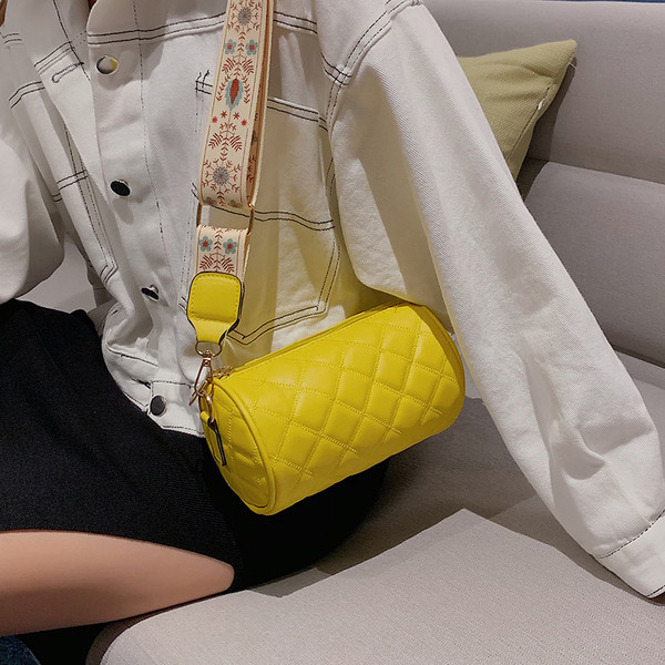 Modern női táska fekete, fehér, zöld és sárga színekben