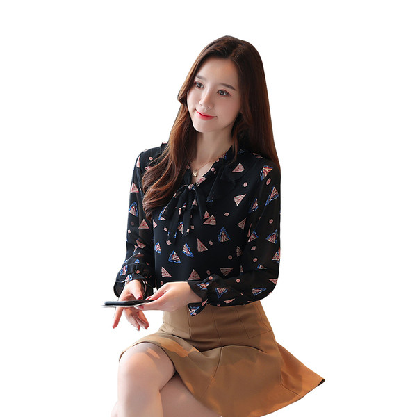 Modern női ing fűzős és mintás fekete színben