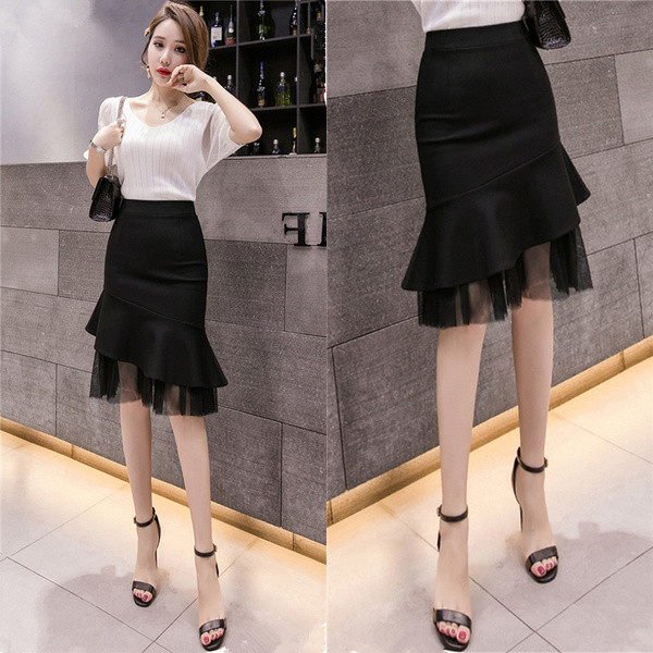 Modern női aszimmetrikus szoknya, fekete színű tüllel