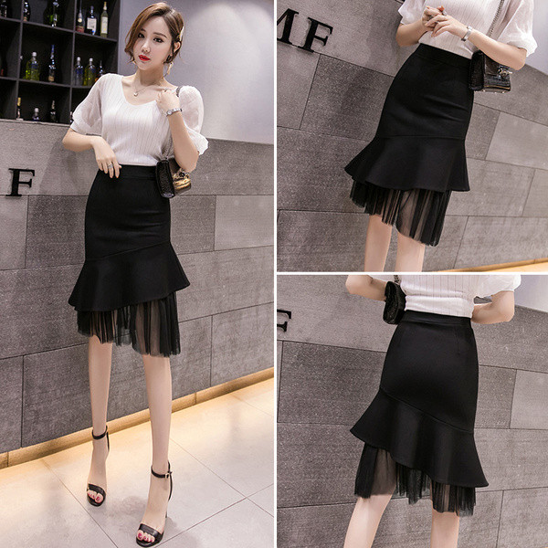 Modern női aszimmetrikus szoknya, fekete színű tüllel