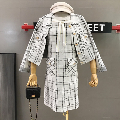 Stílusos női szett kék-fehér kabáttal és ruhával