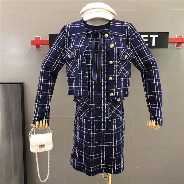 Stílusos női szett kék-fehér kabáttal és ruhával