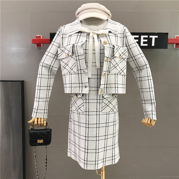 Stílusos női szett kék-fehér kabáttal és ruhával