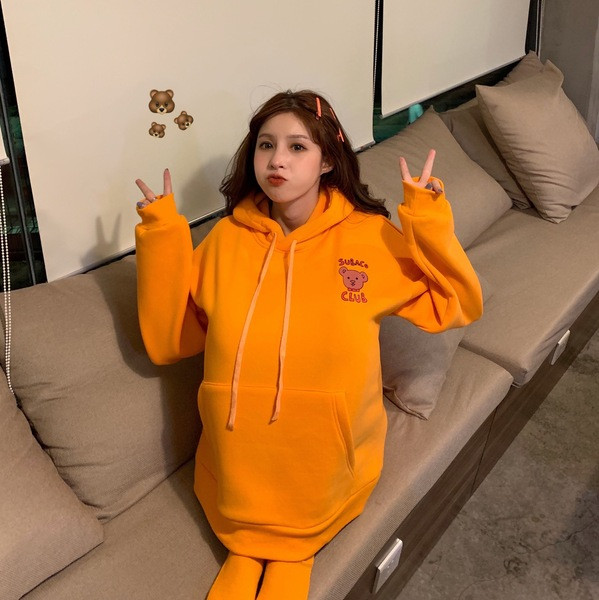 Női pulóver két színben kapucnival és rátéttel