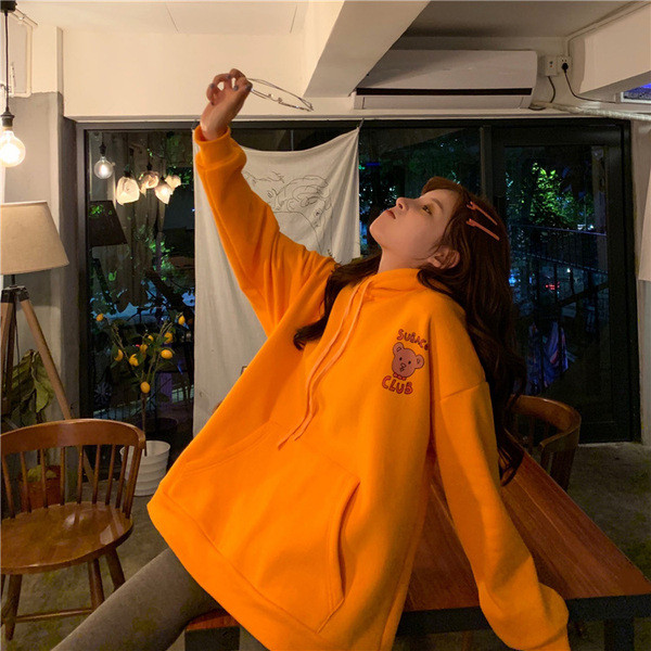 Női pulóver két színben kapucnival és rátéttel