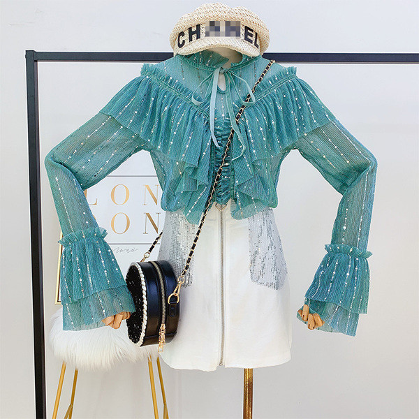 Három színben hímzéssel ellátott női rakott ing