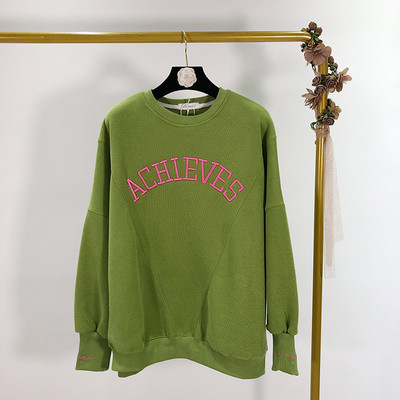 Női széles pulóver több színben hímzett felirattal