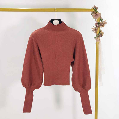 Rövid pulóver félmagas gallérral és széles ujjakkal