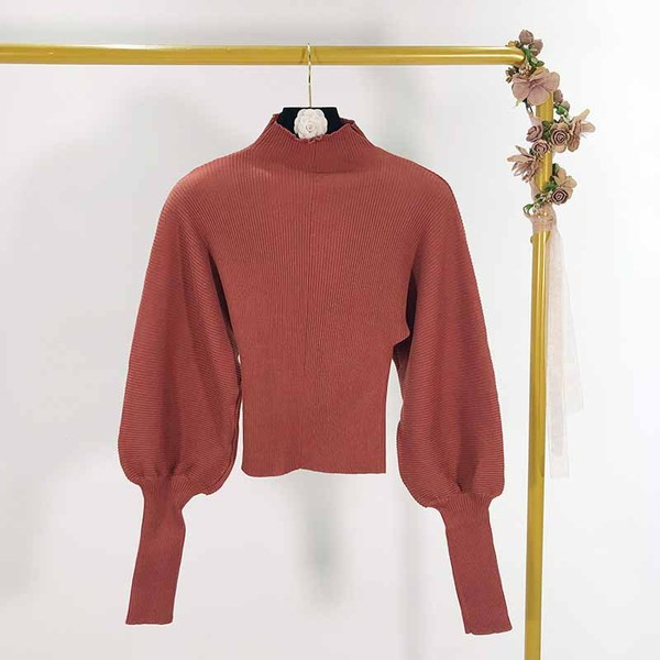 Rövid pulóver félmagas gallérral és széles ujjakkal