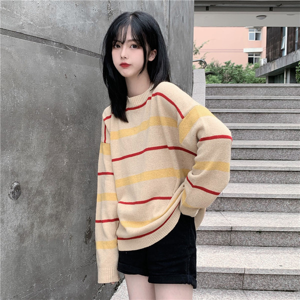 Női hosszú blúz ovális nyakkivágással és hosszú ujjal