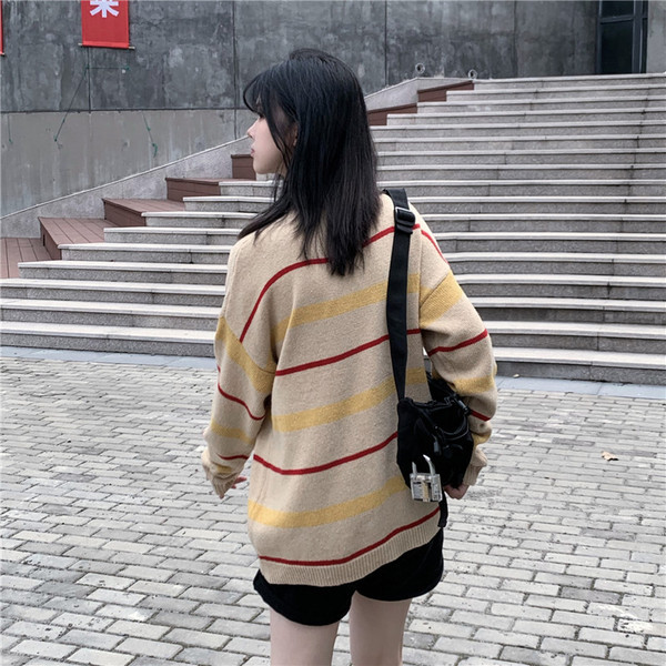 Női hosszú blúz ovális nyakkivágással és hosszú ujjal