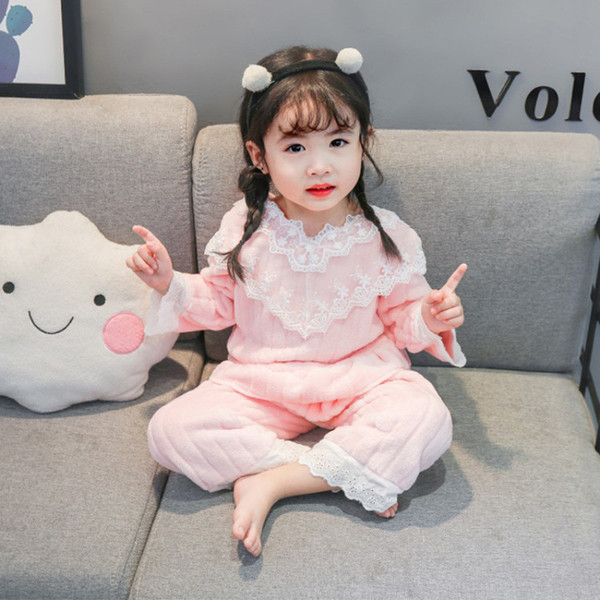 Rózsaszín és fehér kétrészes gyerekpizsama lányoknak